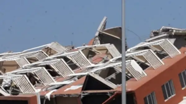 Un terremoto de 8.8 grados en la escala de Richter sacudió esta madrugada (3:34) el centro sur del país andino.
