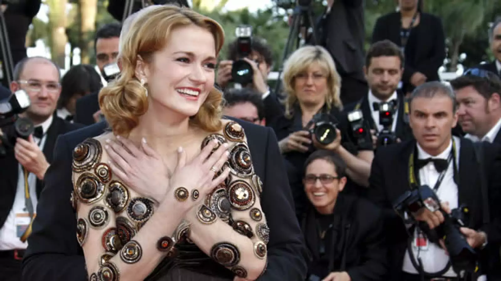 La actriz rusa Nadezhda Mihalkova posa a su llegada al pase de la película "Utomlyonnye Solntsem 2 