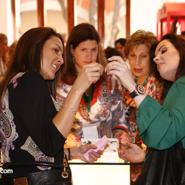 Cecilia Cardenas,Gabriela Uribe