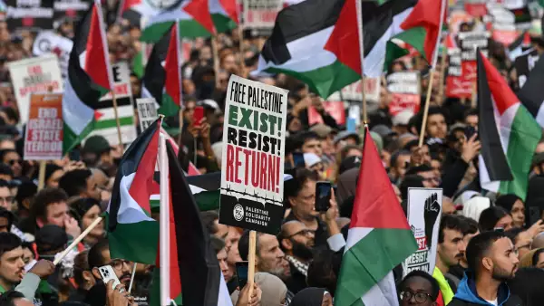 Ciudadanos londinenses se manifestaron a favor del pueblo palestino. 