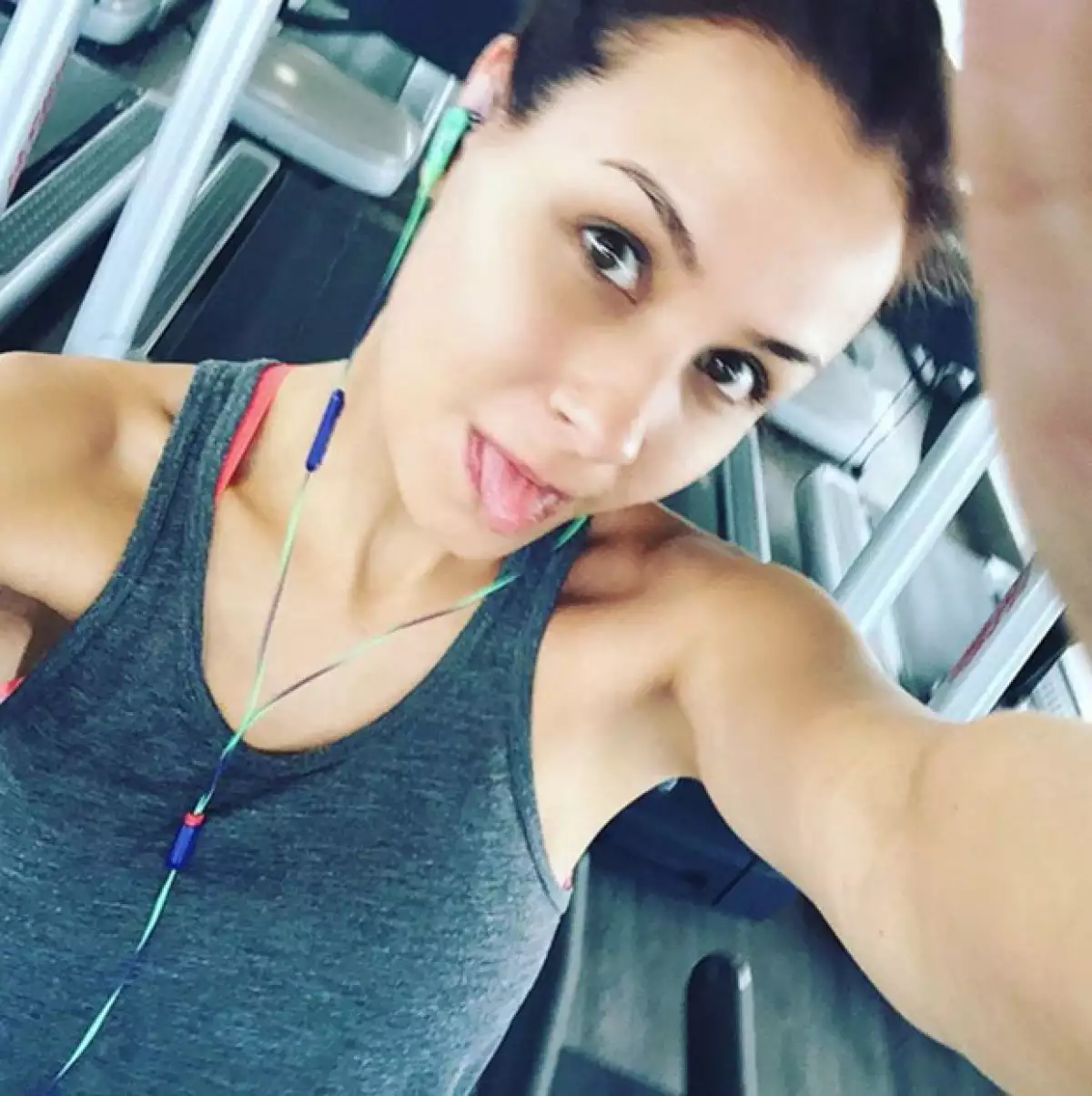 A pesar de su avanzado embarazo, Odalys continúa haciendo ejercicio.