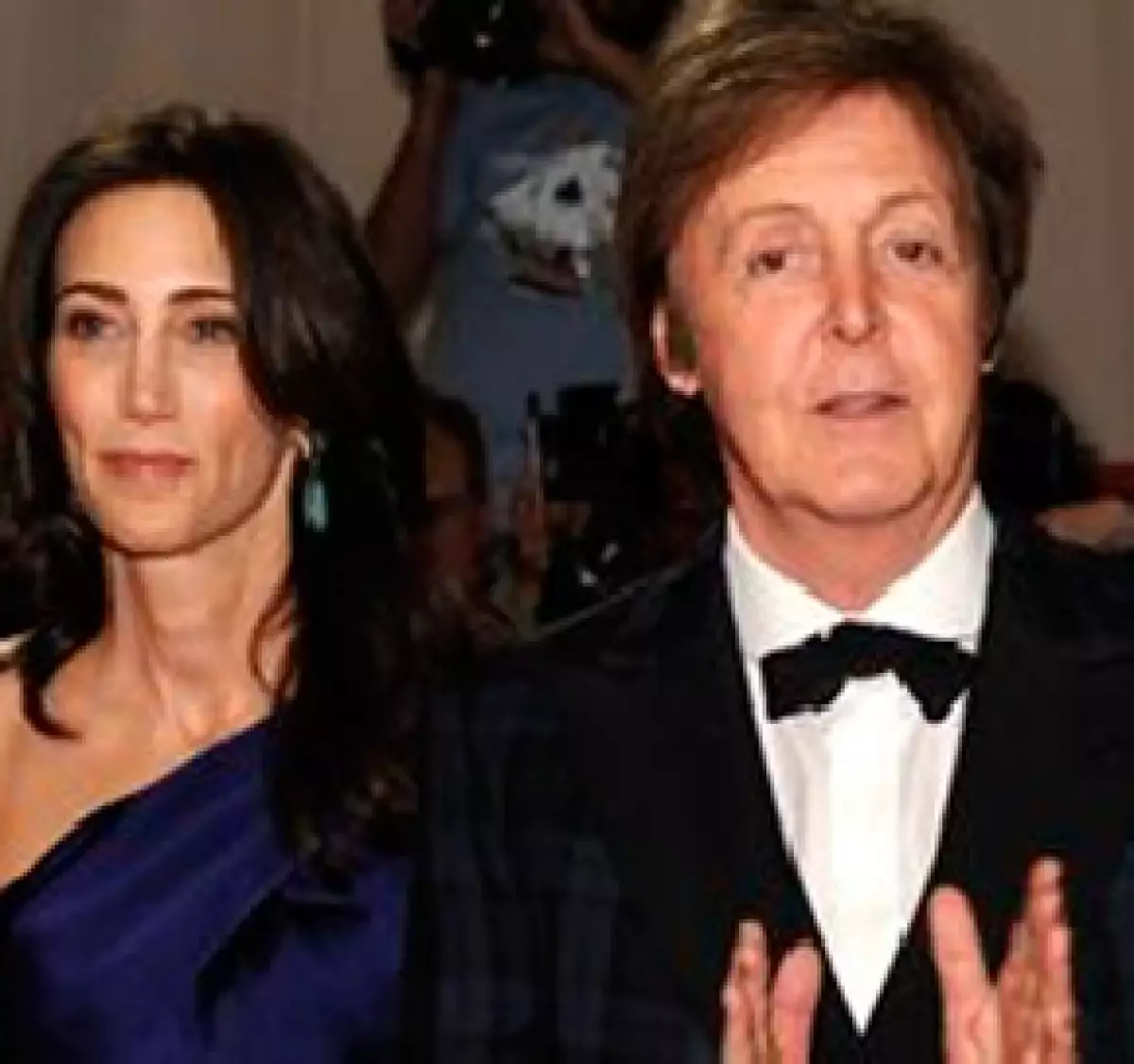 El ex Beatle se comprometió con su novia, Nancy Shevell, con la que lleva casi cuatro años de relación.