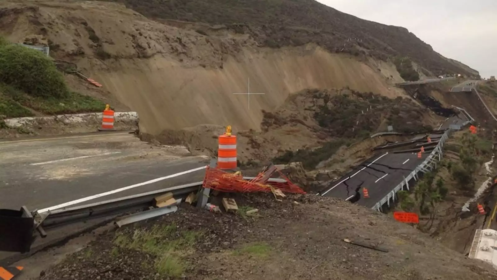 deslave en la carretera tijuana-ensenada