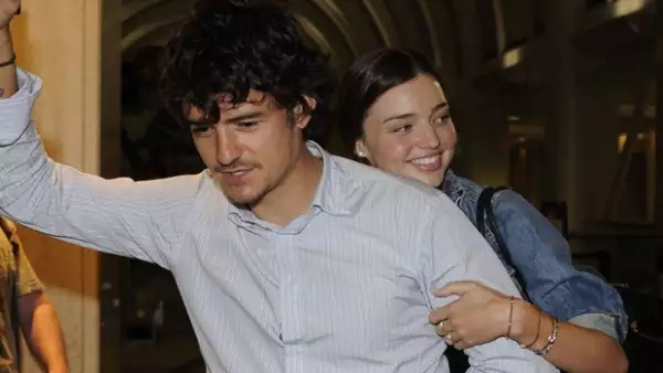 La modelo australiana confirmó que está esperando a su primer hijo y que se encuentra en su cuarto mes de gestación.