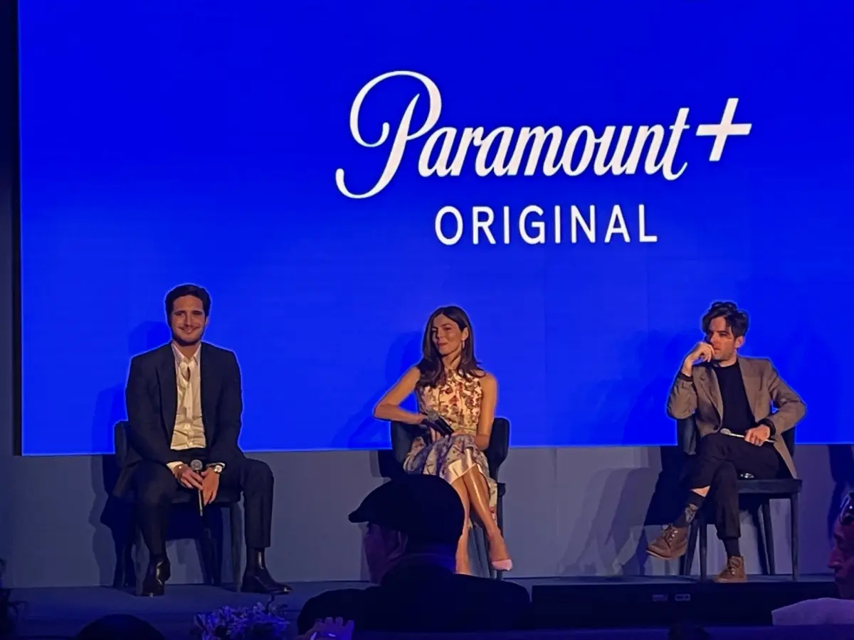 Diego Boneta, Monica Barbaro y Jonah Feingold