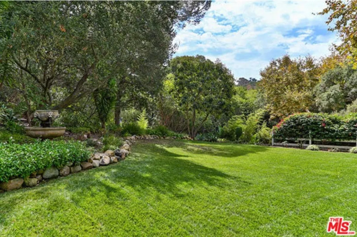 El acceso hacia la casa de Miley está a la par del acceso a la casa de Liam.