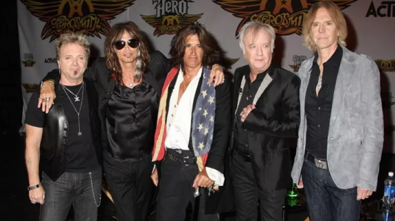 La banda hizo el anuncio a través de un video que publicó en su sitio web el miércoles.