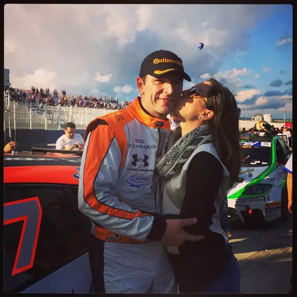 La tapatía ha acompañado a Martín en muchos de sus logros como piloto.