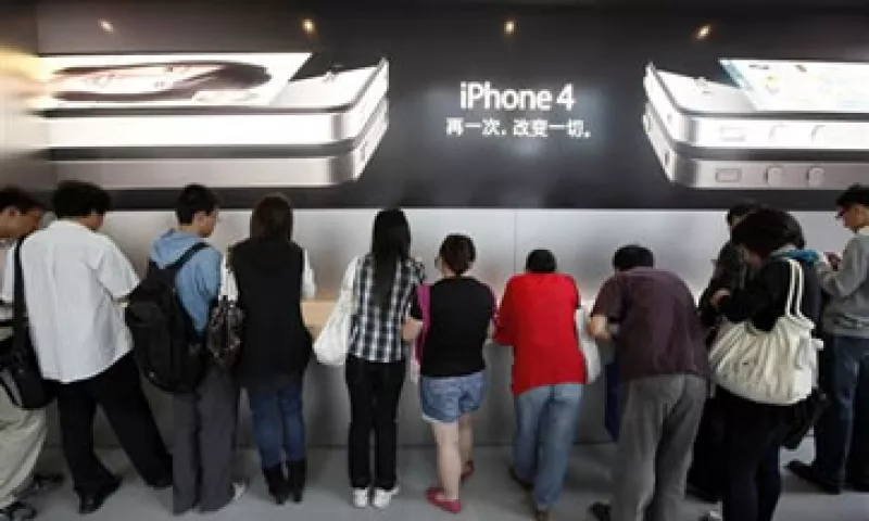 La mayoría de las nuevas patentes están relacionadas con características de los teléfonos móviles de Apple. (Foto: AP)