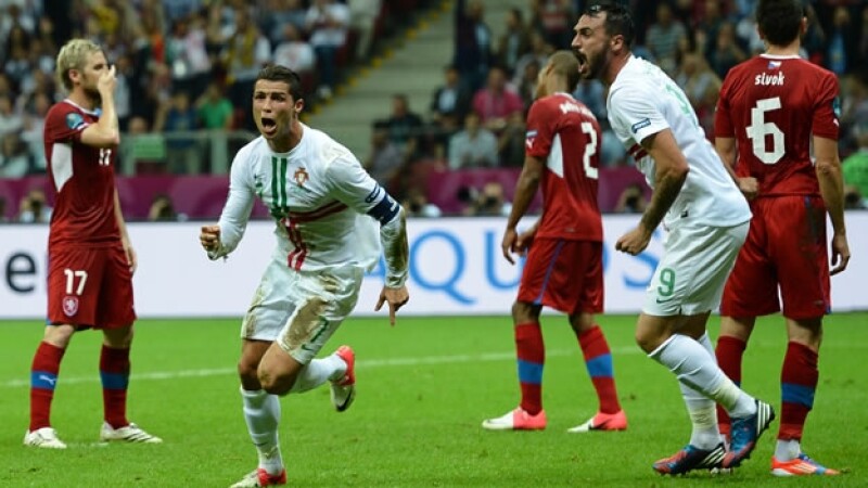 Ronaldo celebra gol ante republica checa