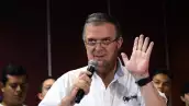 Marcelo Ebrard se hizo acompañar de jóvenes durante su conferencia de prensa, en el marco de sus giras para dar a conocer sus ideas y poder competir en la elección interna de Morena y encabezar su proyecto presidencial.