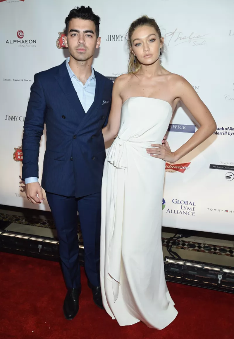 A pesar de que iban de maravilla, la pareja ha decidido rompero para dedicarse a sus carreras como cantante y supermodelo.