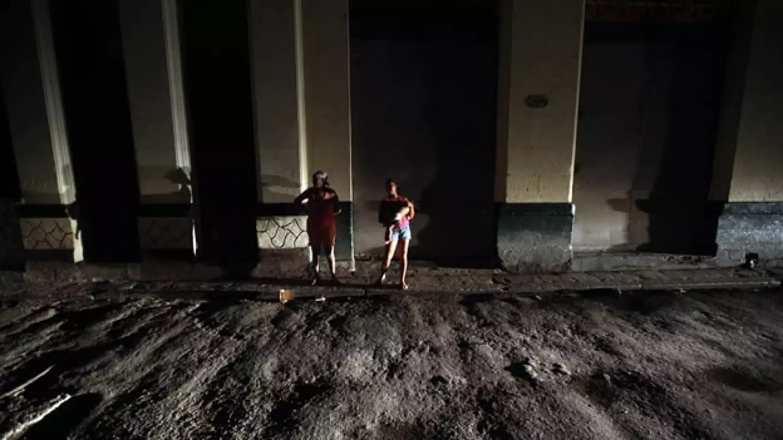 Cubanos sufren corte de corriente eléctrica