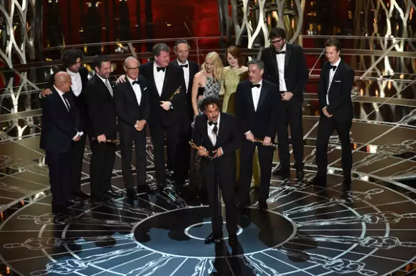Colegas cineastas mexicanos y famosos nacionales celebraron con mucha alegría al director mexicano.