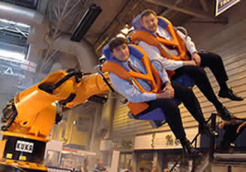 Esta es la primera generación del Robocoaster, pero ya se experimenta con 4D, para simular un viaje en skies. (Foto: Kuka)