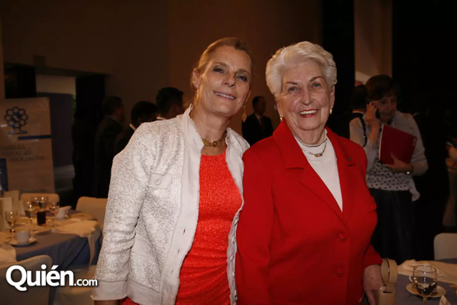 Victoria y Gloria Santos