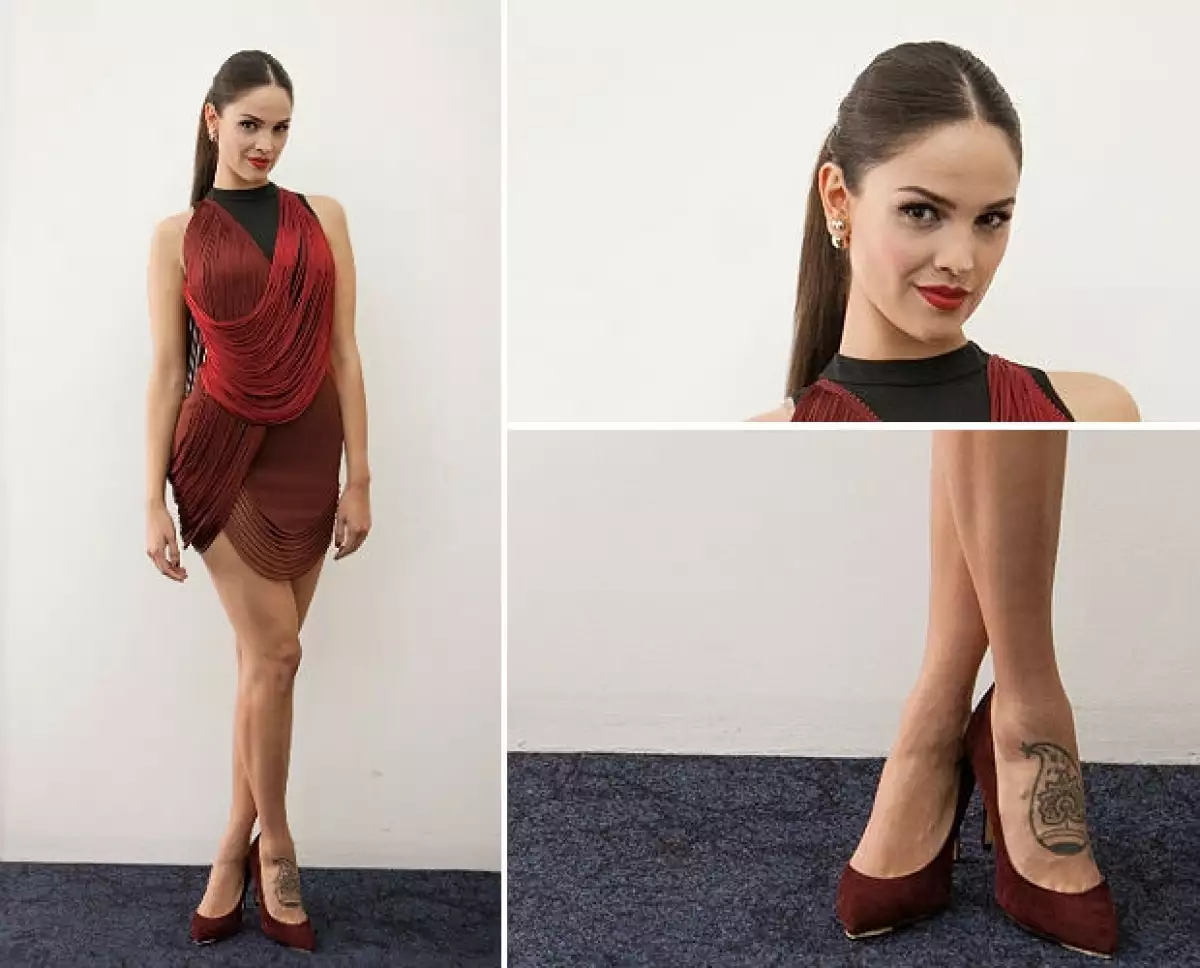 Eiza en un vestido Stella McCartney, zapatos Charlotte Olympia y aretes Dior.