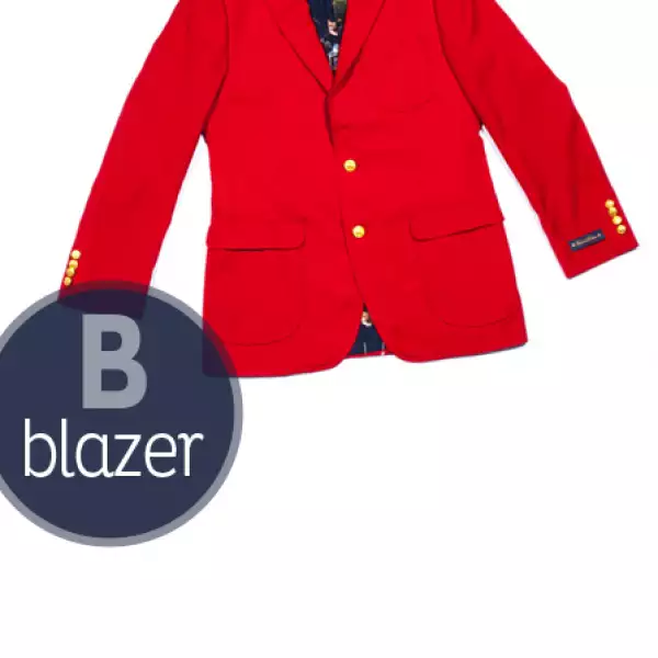 El blazer obtuvo su nombre gracias al primer barco, el HMS Blazer, que usó sacos azules con botones de metal.