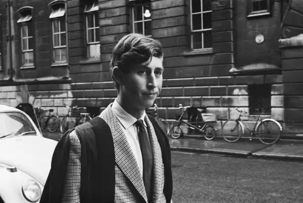 El príncipe Carlos en Cambridge