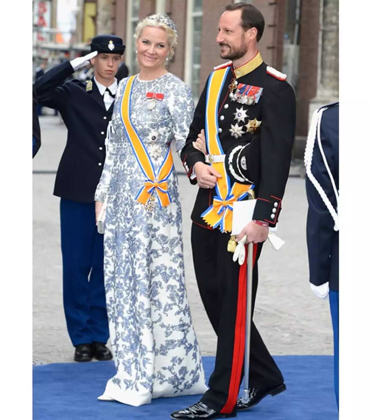 Sofisticación y elegancia predominaron en los looks. Conoce quienes fueron las princesas con más estilo y aquellas que dejaron mucho que desear.