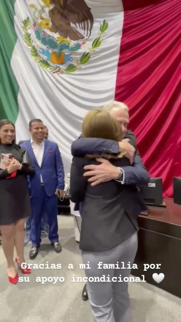 Constanza Creel en la juramentación de Santiago Creel como presidente del Congreso de la Unión