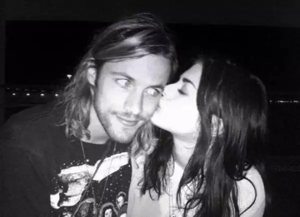 La mamá de Frances, Courtney Love, no estuvo presente en la ceremonia de su hija.