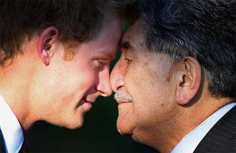 El primer ministro John Key también recibió a Harry de esta manera.