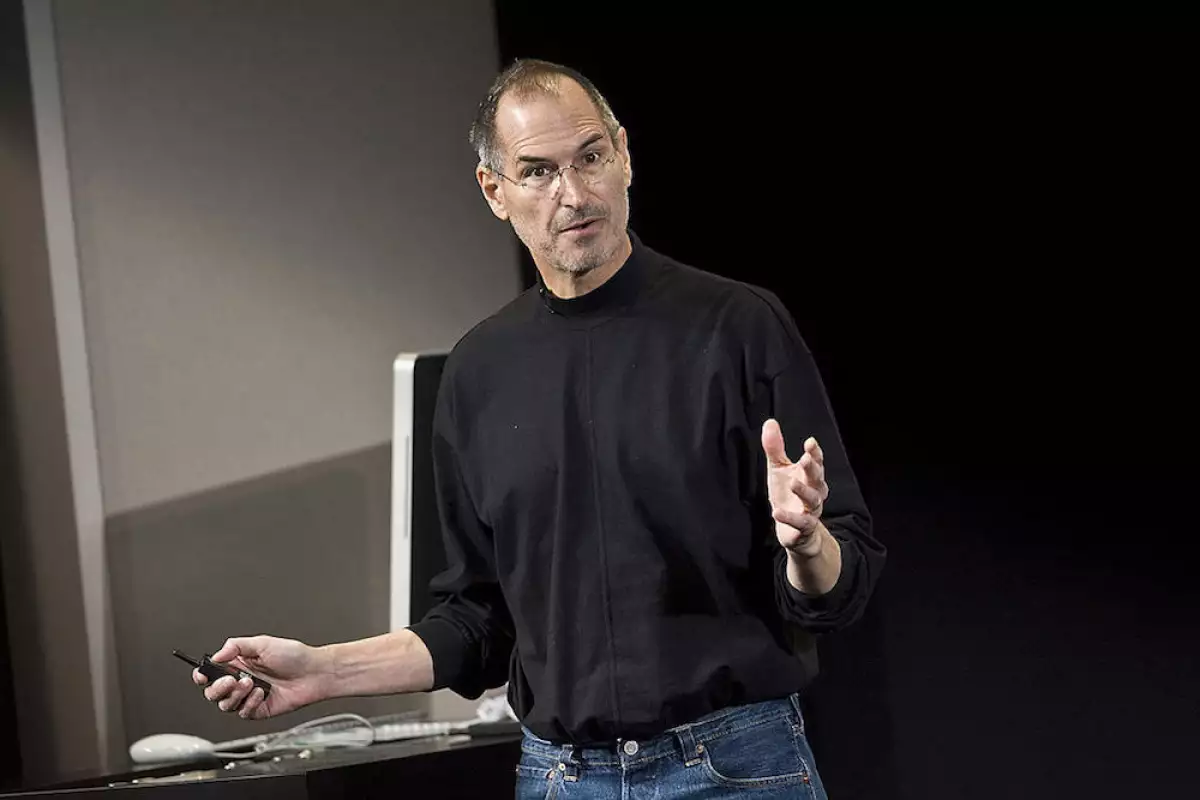 Apple Unveils iPhone Software Developers Kit