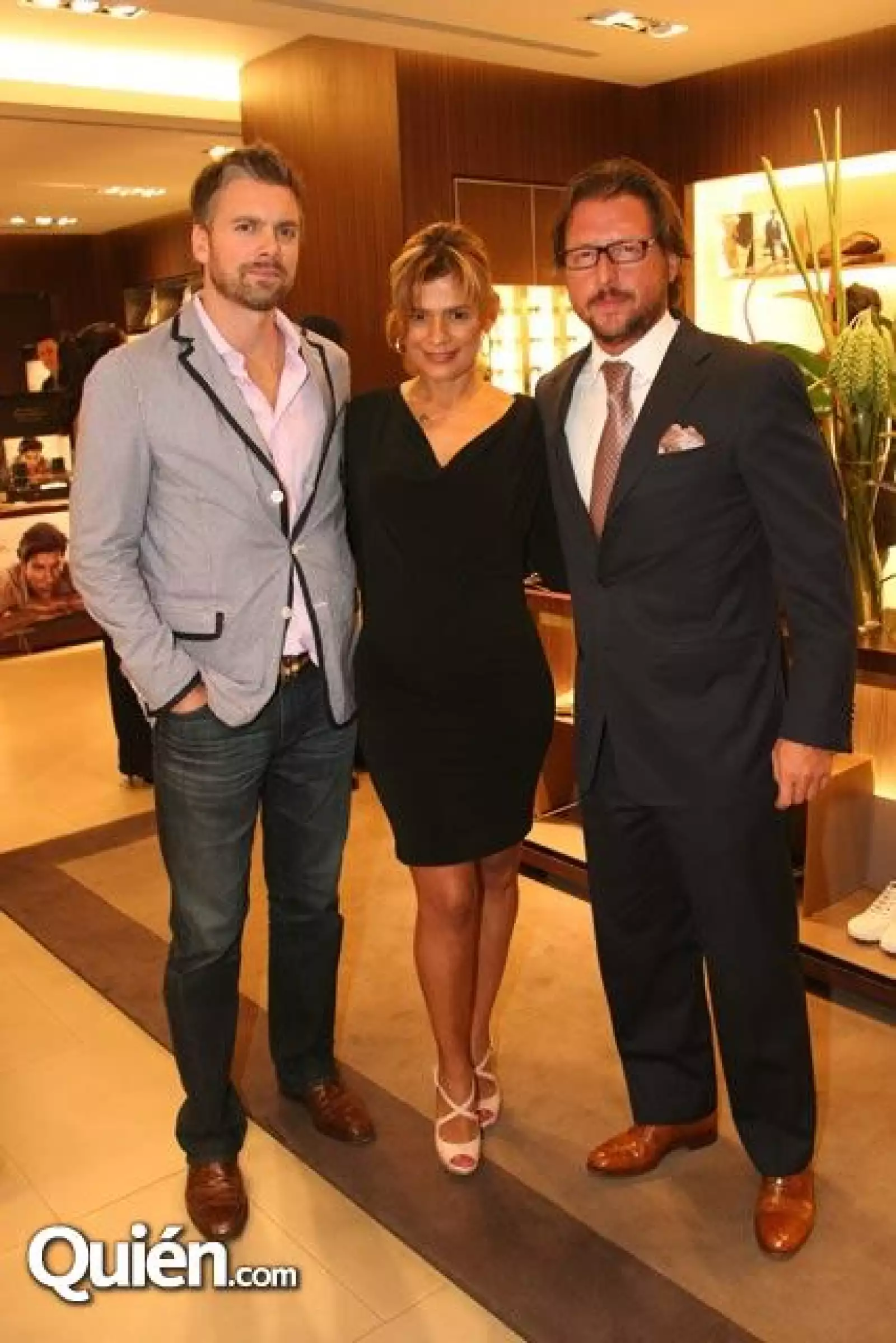 Hugo Van Belle,Sara Cuellar,Luis Prados