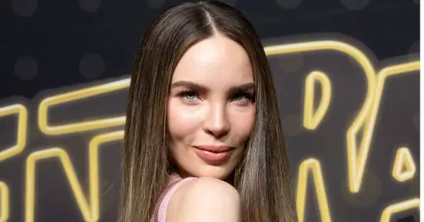 belinda-sube-a-fan-en-silla-de-ruedas-concierto-tijuana.jpg
