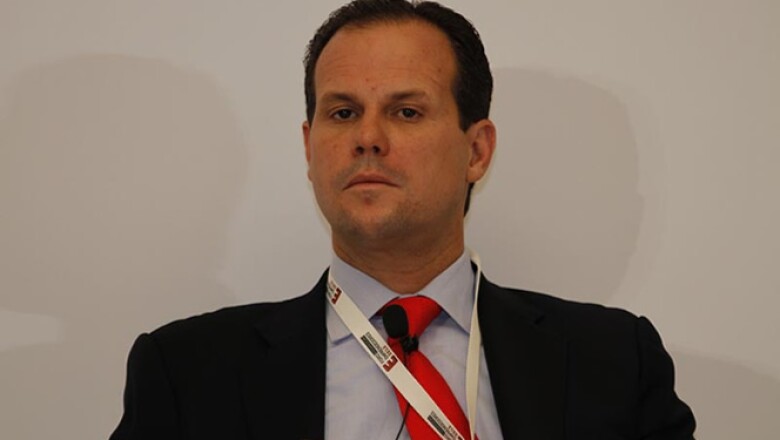 El director adjunto de Banca Particulares, Pequeñas y Medianas Empresas de Grupo Financiero Santander invitó a las firmas a que dejen de pensar que sólo se financia a las grandes empresas.