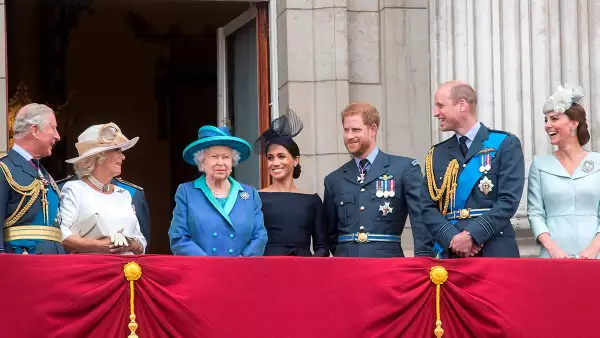 familia real britanica carlos camilla isabel ii meghan harry william kate