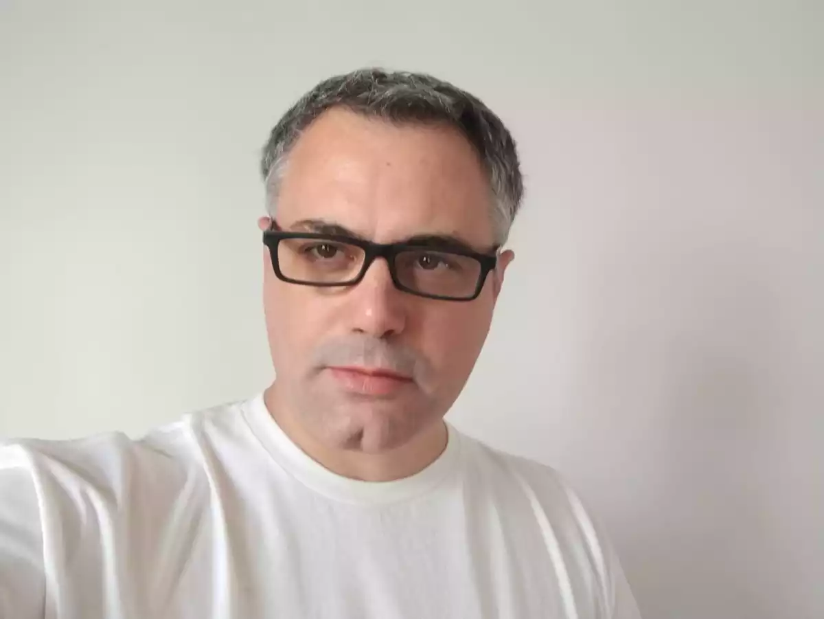 Retrato del productor Sebastian Gamba. 