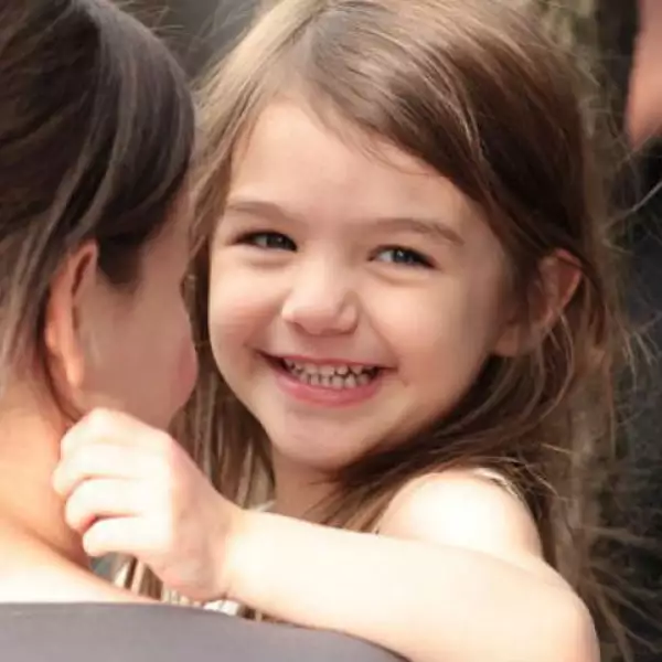 No cabe duda que Suri es una versión en miniatura de Katie Holmes.