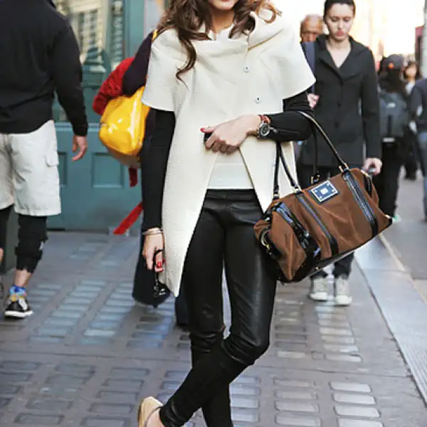Olivia Palermo por las calles de Nueva York con un look moderno con toque sofisticado.
