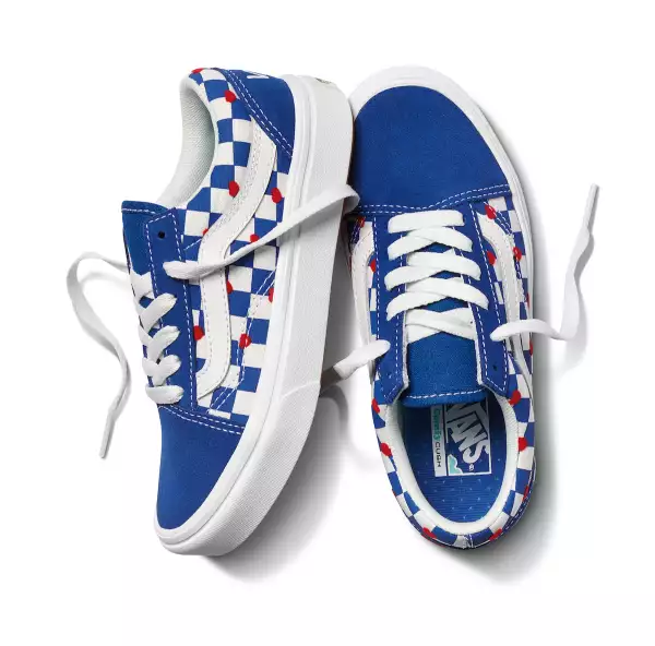SP20_Lifestyle_VN0A4U1QWI4_UYComfyCushOldSkool_AutismAwareness_Vansheart_trueblue.jpg