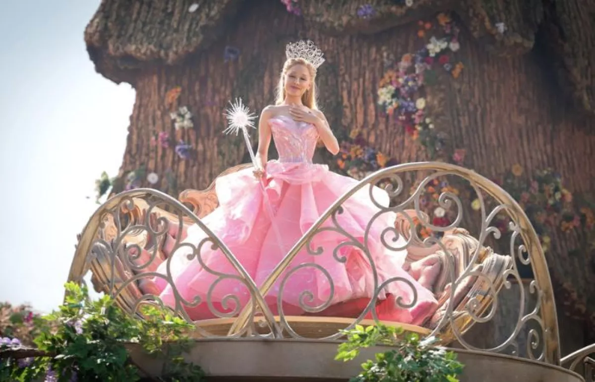 GLINDA.jpg