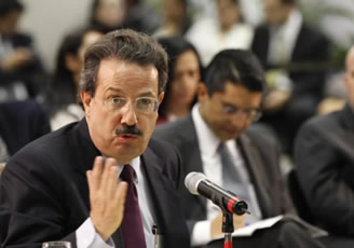 El titular de la SCT, Juan Molinar, dijo que acudirán a los tribunales para presentar sus argumentaciones en tiempo y forma, ante la suspensión de la licitación. (Foto: Notimex)