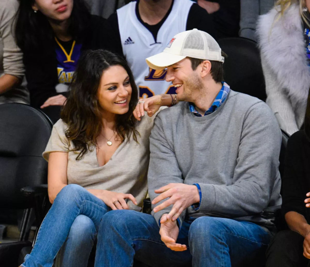 Y aunque Mila diga que Ashton no se distrae con sus nuevos atributos, resultaría inevitable para el actor perder la concentración ante el nuevo escote de su pareja.