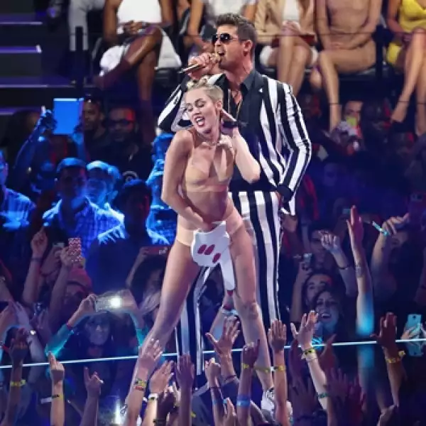 presentacion de cyrus en lo mtv