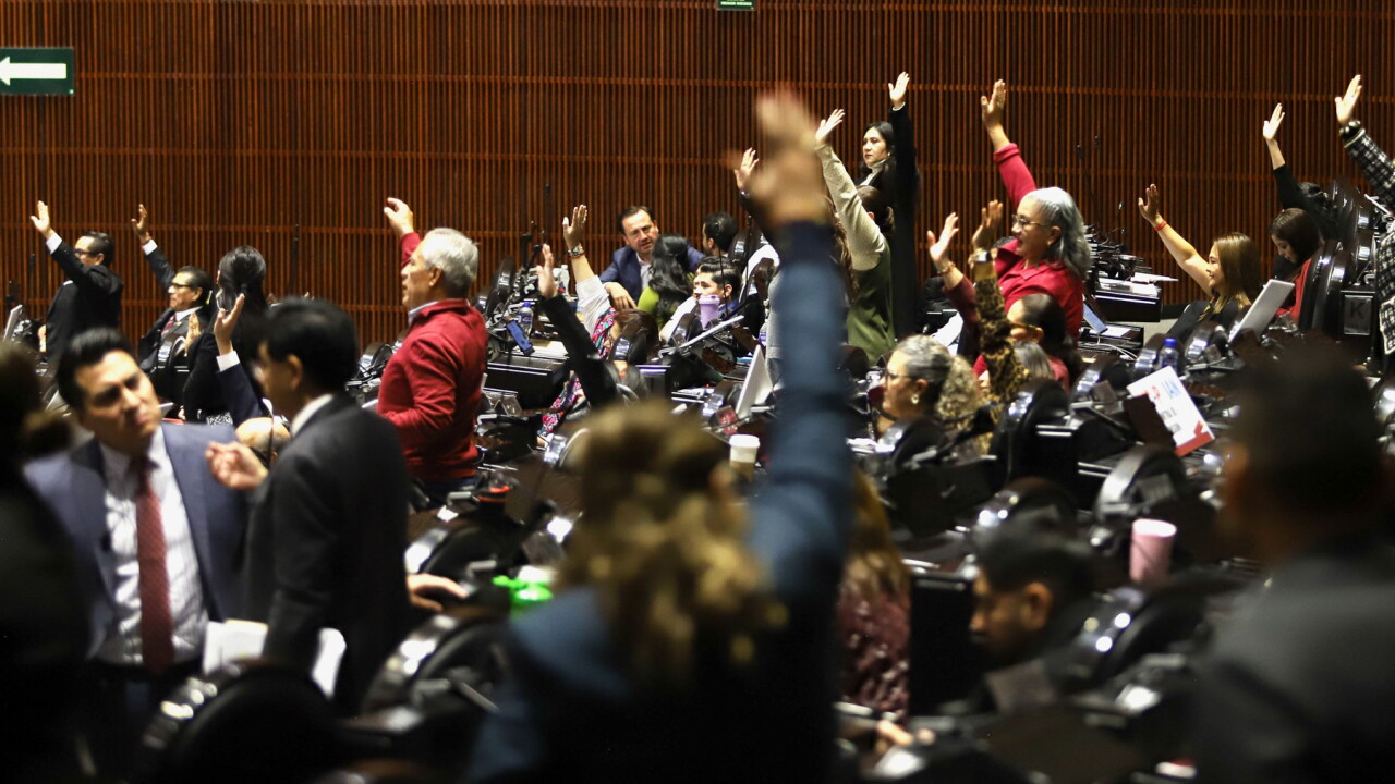 Ley de Derechos 2027 pasa a Senadores con alzas a cuotas para turistas, trenes y aeronaves