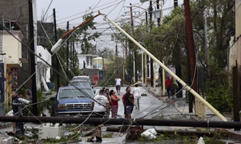 Funcionarios indican que se estaba tratando de establecer un puente aéreo para sacar a los miles de turistas que quedaron varados en Los Cabos. (Foto: AFP)