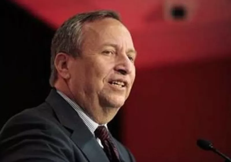 Lawrence Summers deja su cargo justo cuando el Gobierno de EU batalla para reactivar a la economía. (Foto: Reuters)