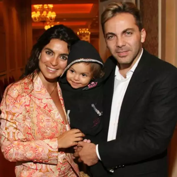 El cantante mexicano Cristian Castro y su aún esposa la argentina Valeria Liberman llegaron a un acuerdo para terminar su divorcio, tras más de un año de un difícili proceso legal.