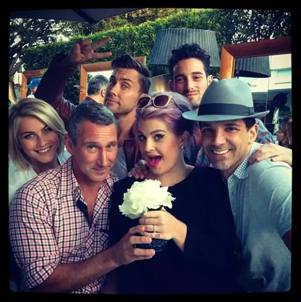 Kelly Osbourne, George Kotsiopoulos, Julianne Hough y Lance Bass estuvieron entre los invitados.