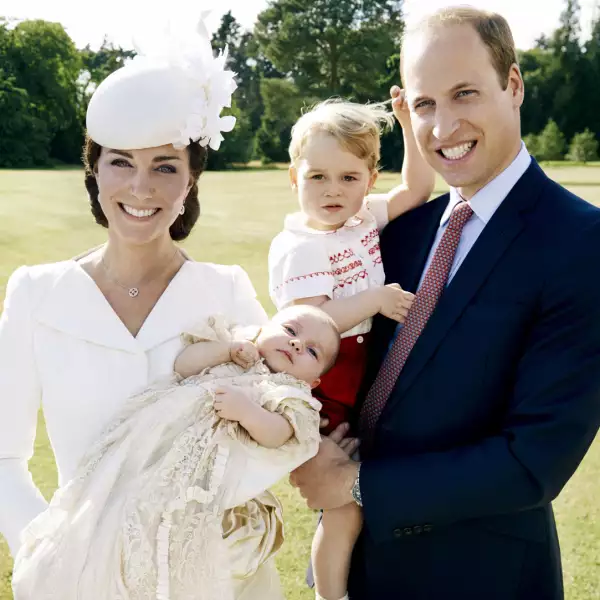 Mario Testino captó esta imagen familiar tras el bautizo de la princesa Charlotte.
