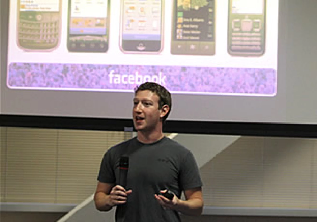 Facebook busca expandirse en los teléfonos celulares. (Foto: Reuters)