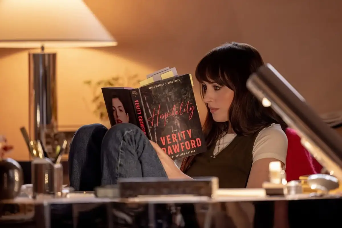 TRÁILER: ‘Verity’, la película con Anne Hathaway y Dakota Johnson tiene nuevo avance