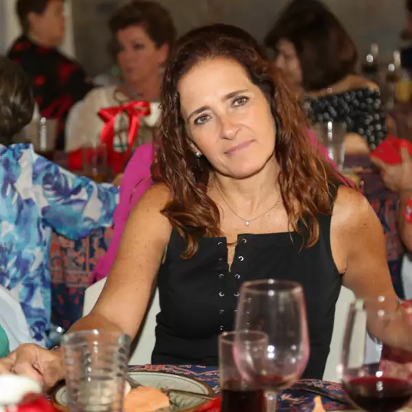 Rosita Watanabe entre amigas