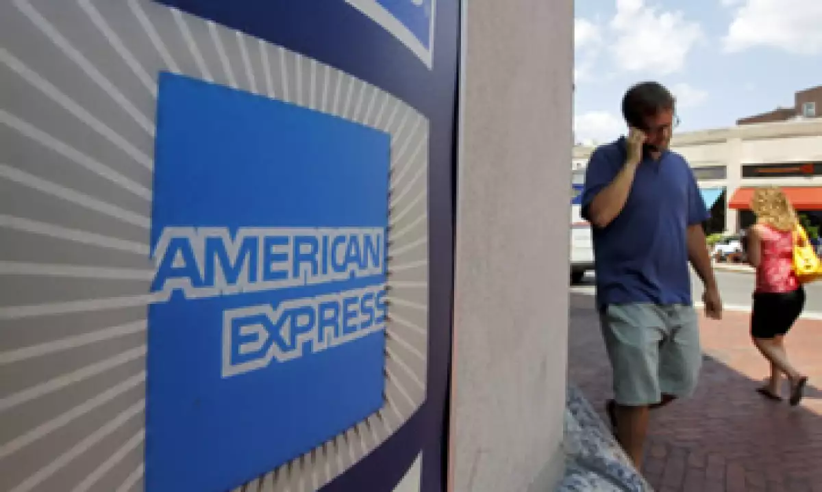American Express ganó 743 mdd en sus tarjetas de crédito en EU. (Foto: AP)